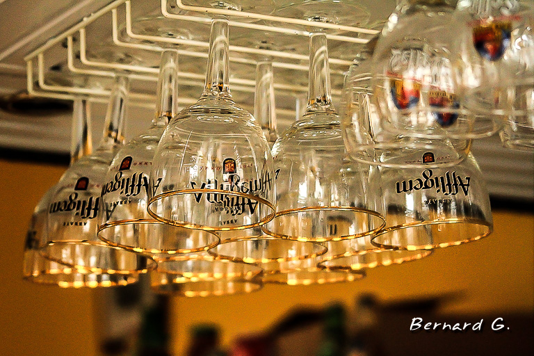 verres à bière en file d'attente