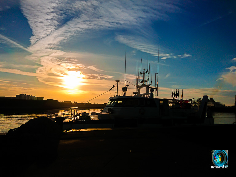 coucher de soleil sur le port de Calais