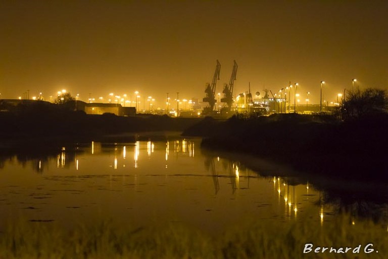 Calais by night