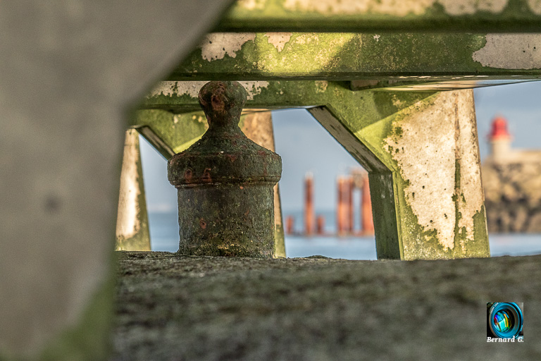 Le dessous de la jetée Ouest de Calais