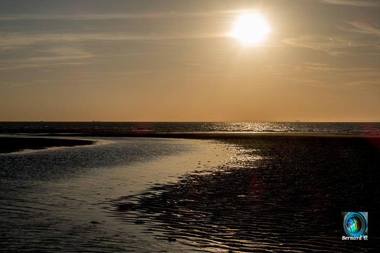 Le soleil descend sur l'horizon
