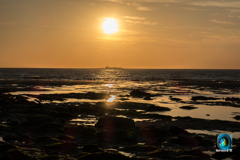 Le soleil commence à prendre sa teinte orangée