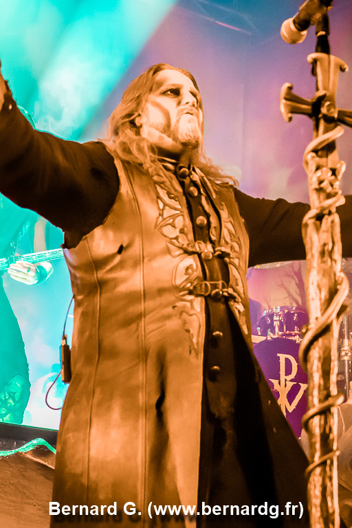 Attila Dorn, devant son pied de micro de la grand messe