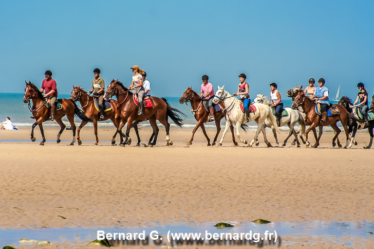 Plaisirs cavaliers sur la plage de Calais