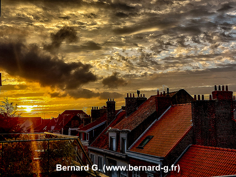 Superbe lever de soleil d'automne métérologique