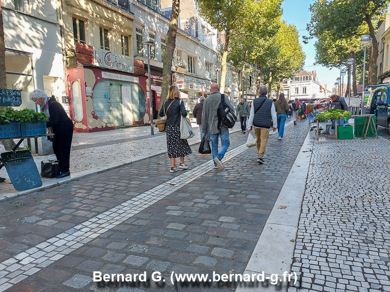 marche place Crevecoeur de Calais