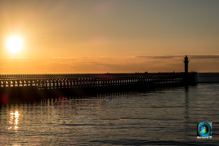 coucher de soleil sur la jetée de calais