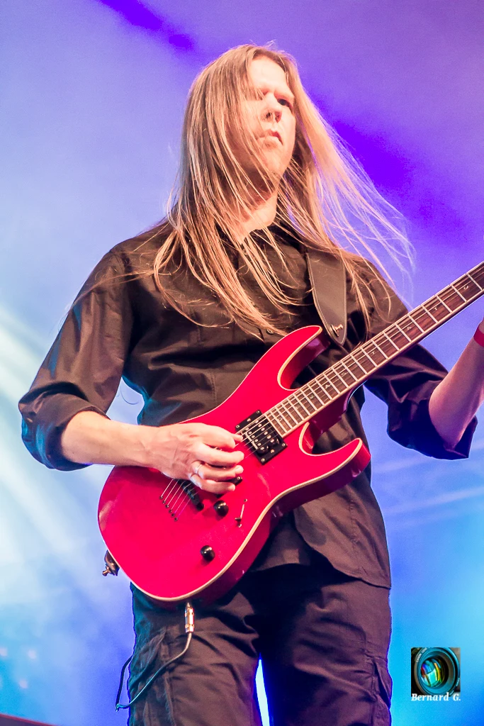 Stephan Lill, à la guitare pour Vanden Plas