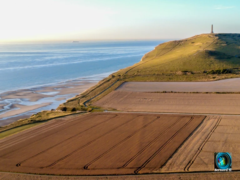 Le cap Blanc-nez regardant la mer