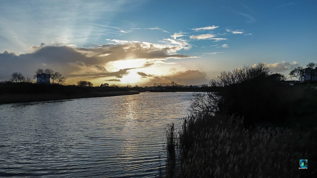 Paysage sur coucher de soleil en hiver
