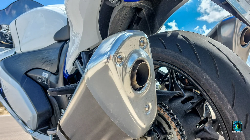 Une bien splendide moto avec un motard très sympa