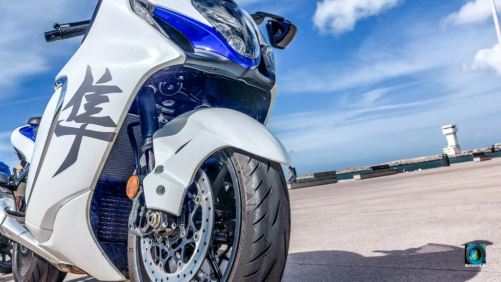 Une bien splendide moto avec un motard très sympa