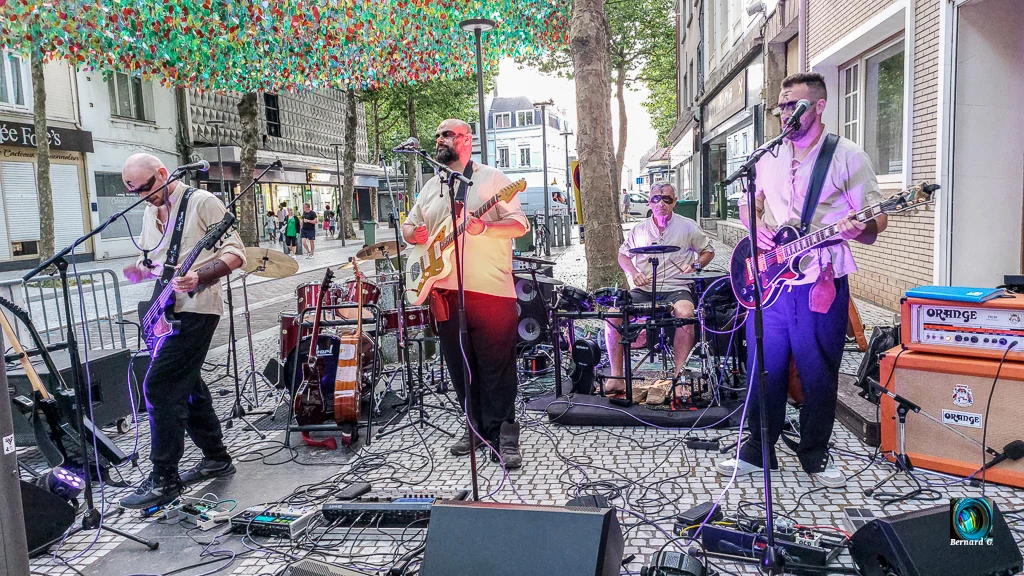Le groupe de metal Karma Frost à la fête de Centre